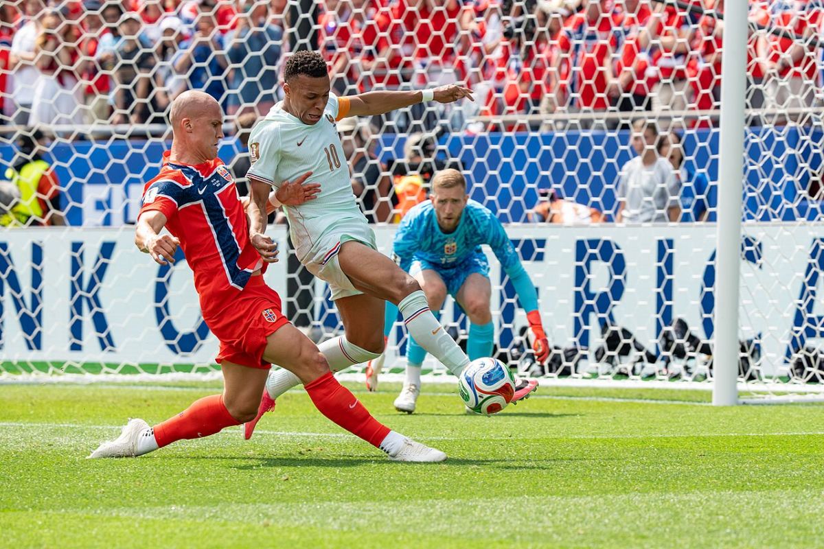数据球探的转会是理解整场较量的入口